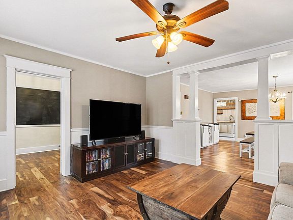 3rd image of 1457 Main St