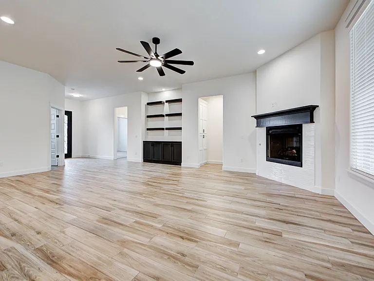 3027 Pescara Dr — Photo 15