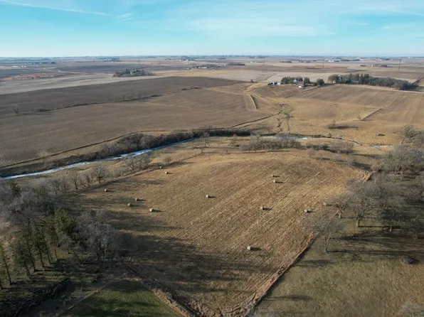 1861 Lark Ave, Hampton, IA 50441