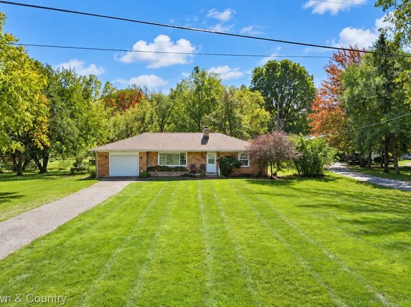 6133 Miller Rd, Swartz Creek, MI 48473