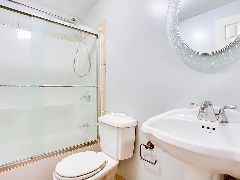 Full Bathroom (Lower Level)