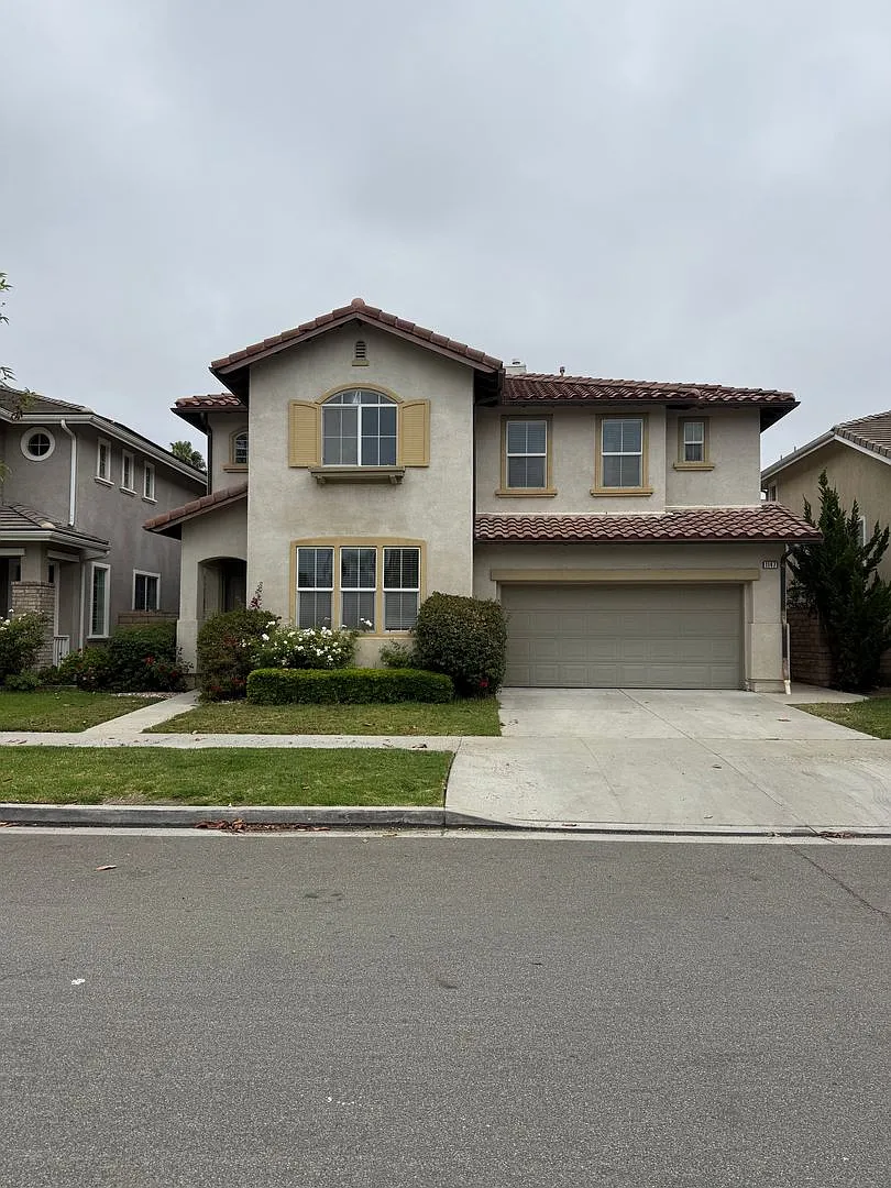 2 story 4 bed, 3 bath home in Simi Valley — Photo 2