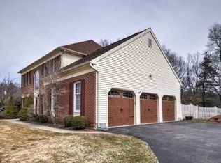 16 Norumbega Cir, Franklin, MA 02038