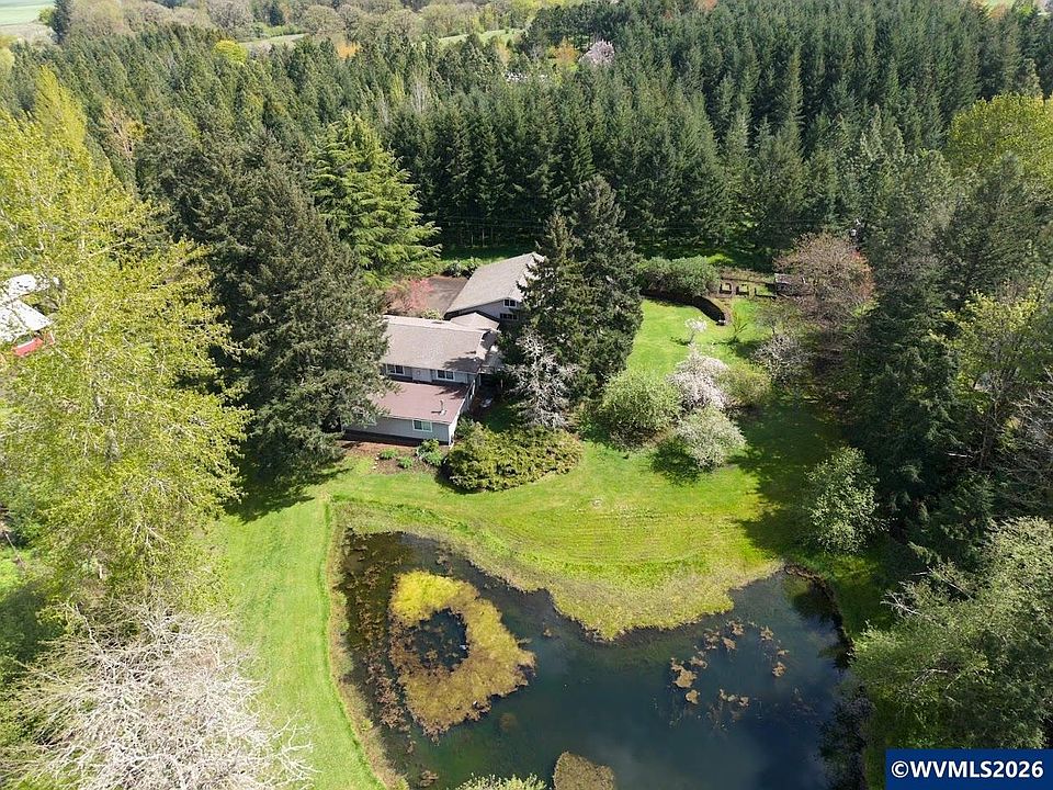 1st image of 110 NE Thousand Oak Dr