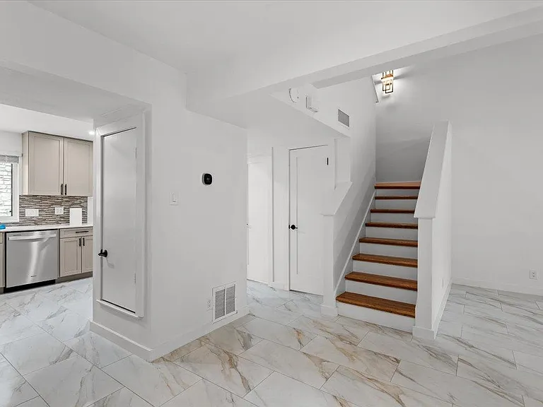 2500 Enfield Rd #1 — Photo 10