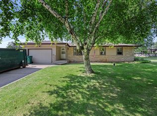 N64W15511 Sunny Dale Dr, Menomonee Falls, WI 53051