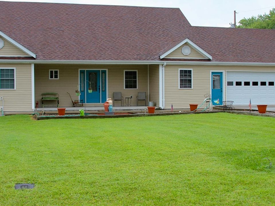 1st image of 90 Moseley Dr