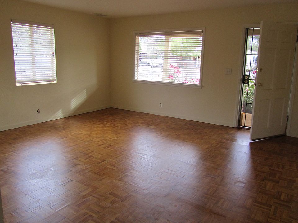Large Living Rm