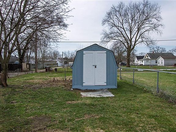 4th image of 2112 Woodlawn Ave
