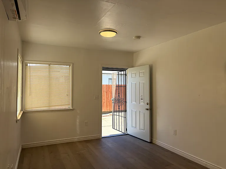 3946 Delta Ave — Photo 6