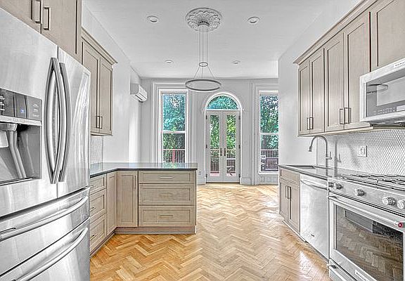 4th image of 164 Lafayette Ave APT 1