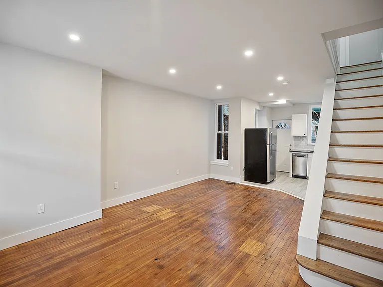 1227 S Peach St — Photo 1