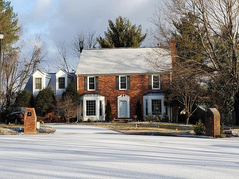 303 W Chownings Ct — Photo 27