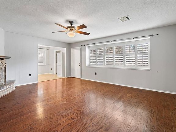 5th image of 400 Laurel Oak Dr