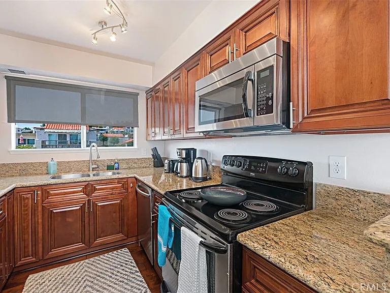 712 Calle Divino — Photo 16