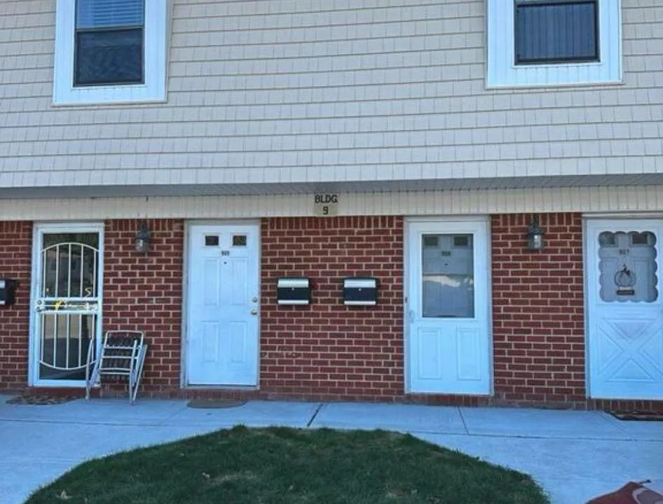 909 Silver Ct