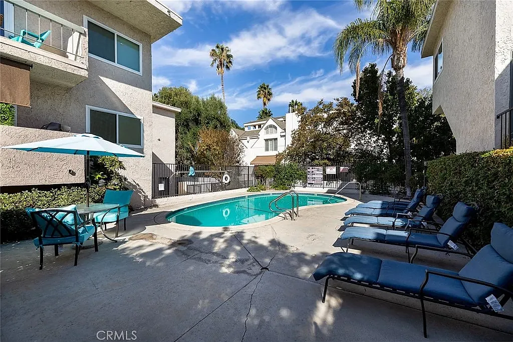 2 bed, 973 sqft, $1,350 — Photo 1