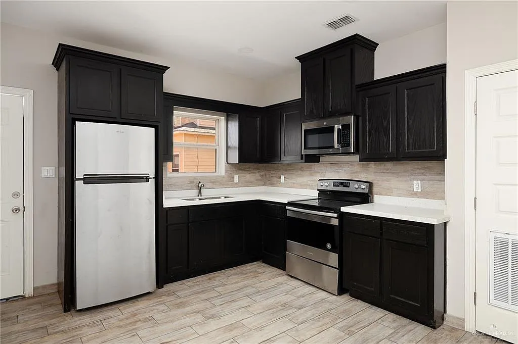 2 bed, 2.0 bath, 1000 sqft, $900 — Photo 3