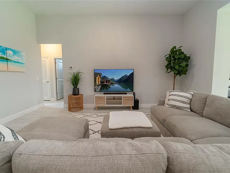 265 Annapolis Ln — Photo 9