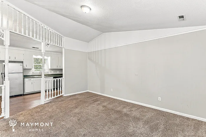 3 bed, 2.5 bath, 1200 sqft, $2,045 — Photo 4