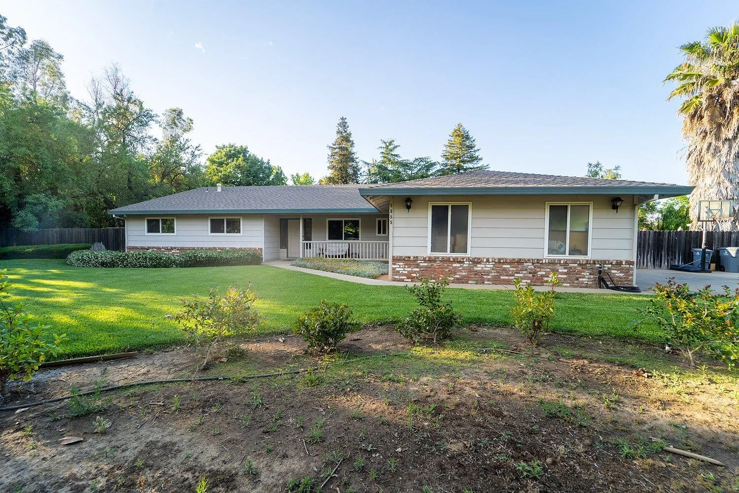 1855 Jamie Dr photo 1