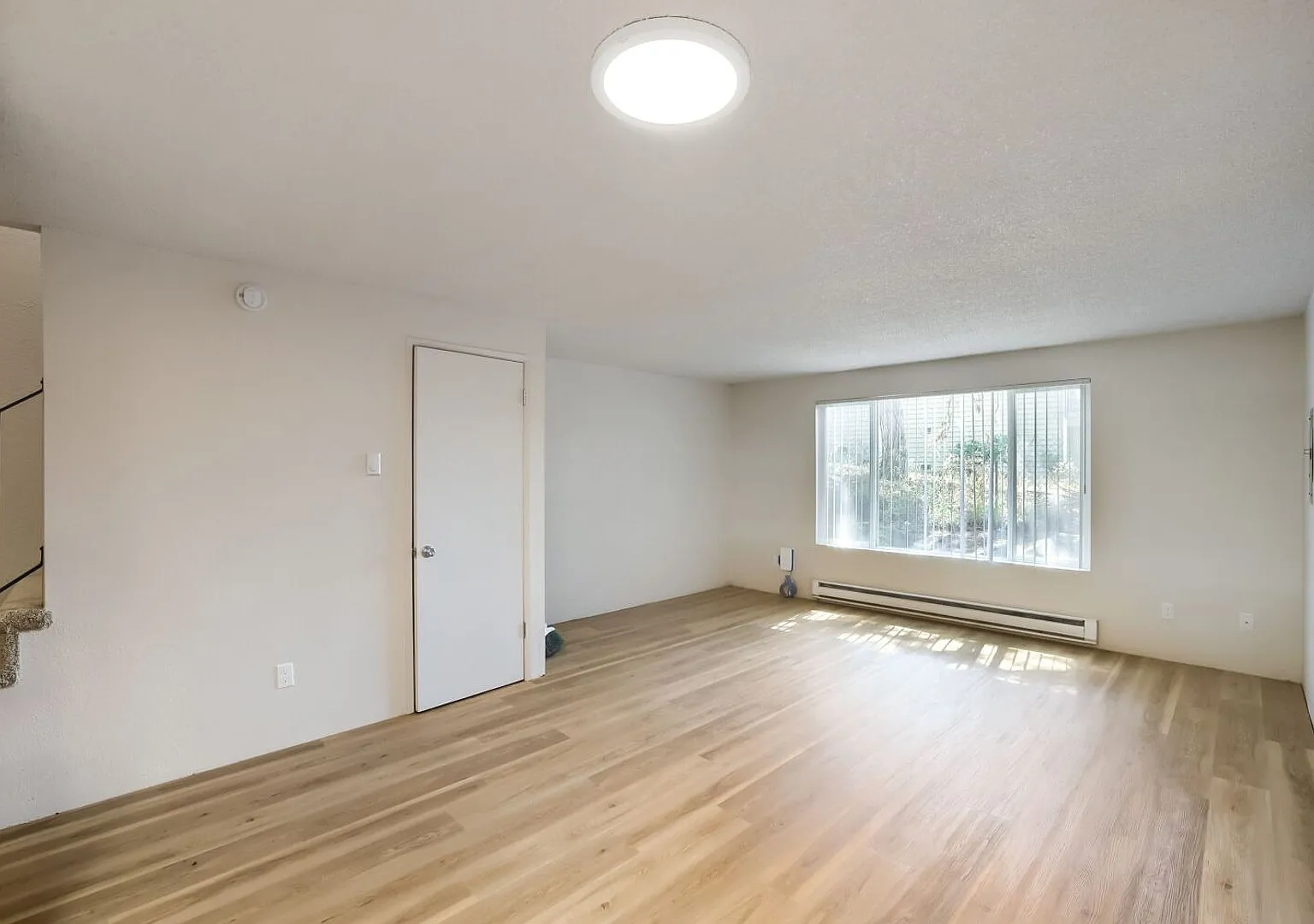 Townhome Style 2bed/1.5bath Unit in Everett! — Photo 4