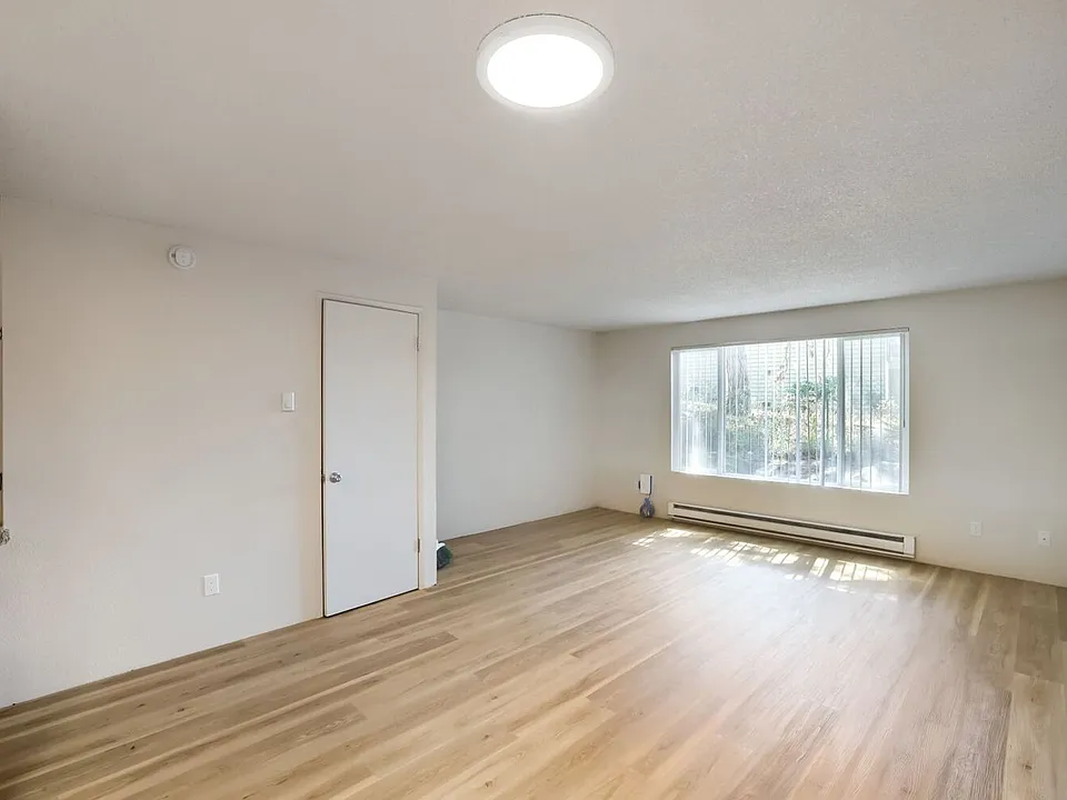 6931 Rainier Dr #7