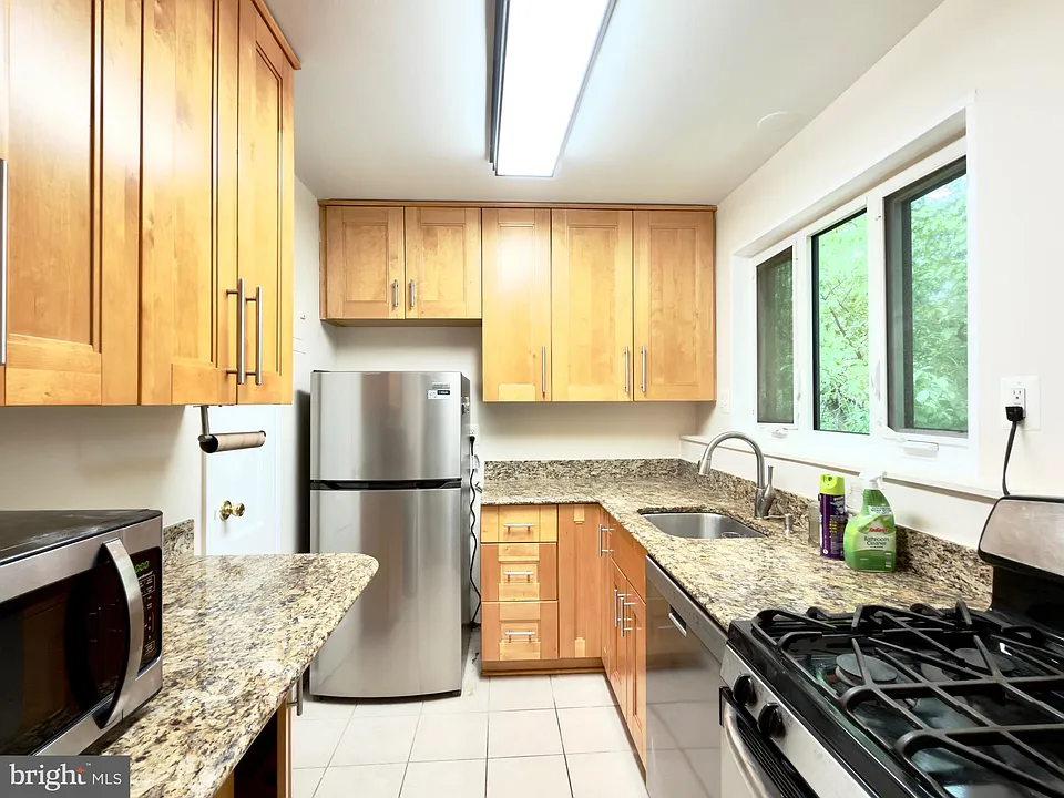 10311 Montrose Ave #202