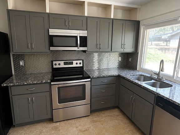 2nd image of 2805 Pinewood Dr
