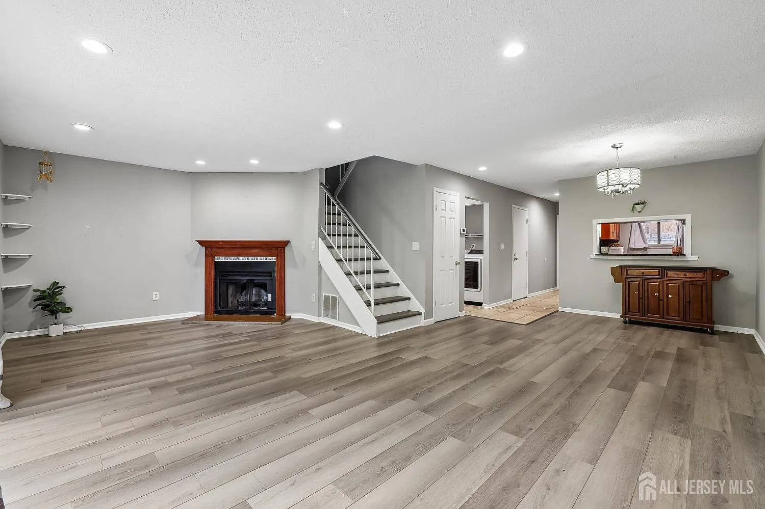3 bed, 2.5 bath, $3,000 — Photo 2