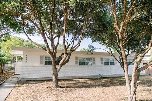1379 Oblate Dr #1379 Photo 1