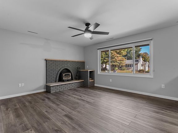 4th image of 3421 15th Ave NW