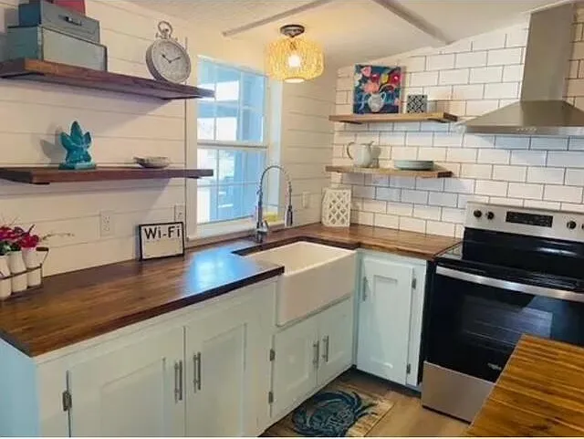 3 bed, 2.0 bath, 1300 sqft, $2,200 — Photo 3