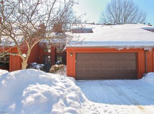 734 Village Club Rd, Northfield, OH 44067