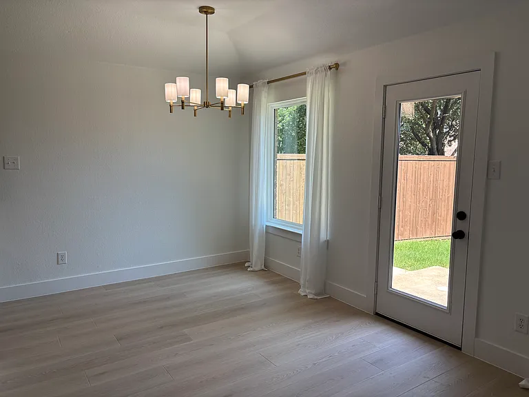 1225 Maddy Ln — Photo 6