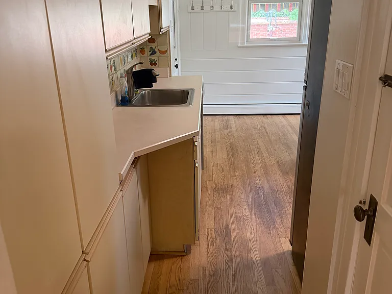 903 Newport St — Photo 12