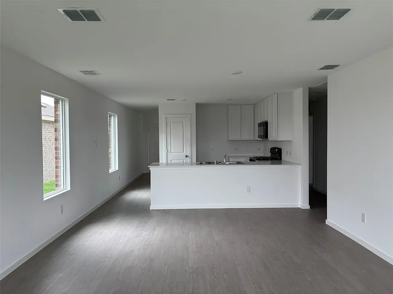 3 bed, 1266 sqft, $2,099 — Photo 4