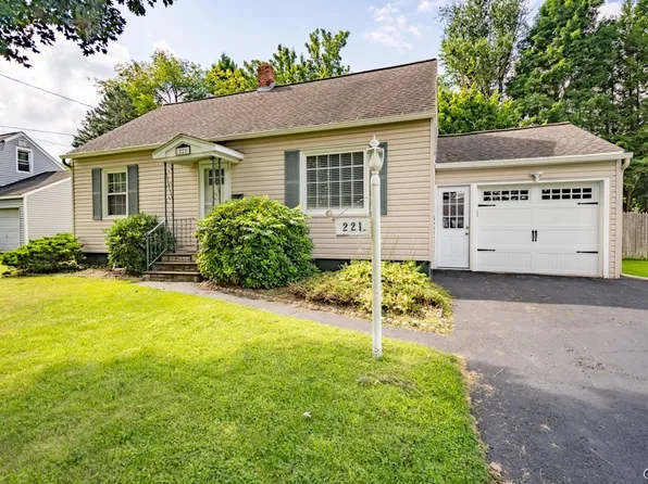 221 Shaver Ave, North Syracuse, NY 13212