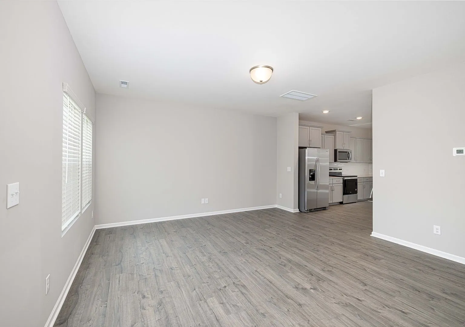 Beautiful 3bd/2.5bth Townhome - Mallard Creek -Available Now — Photo 4