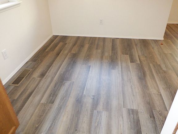 3rd image of 1915 NW Cedar Ave #17
