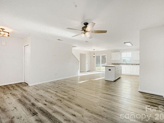3rd image of 2394 Everton Cir SE