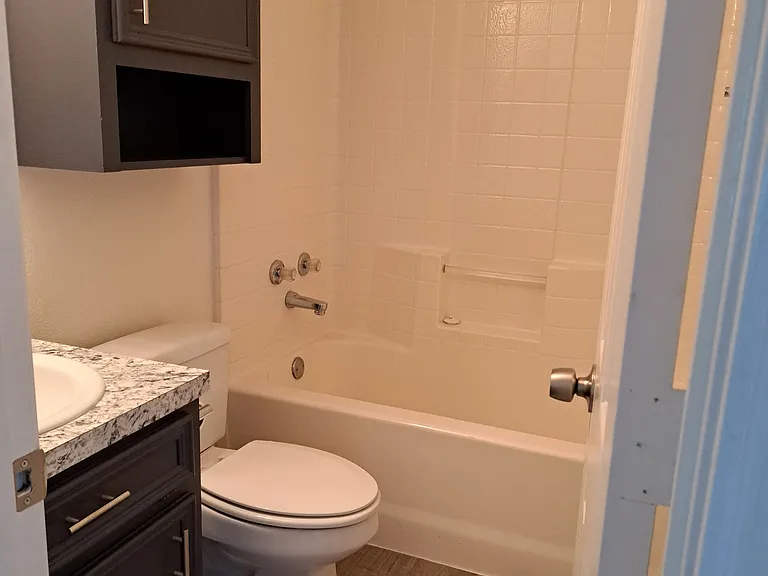 806 Redwood Ln — Photo 17