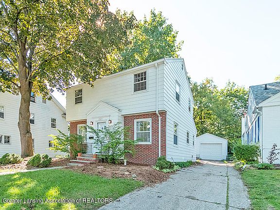 3rd image of 221 University Dr