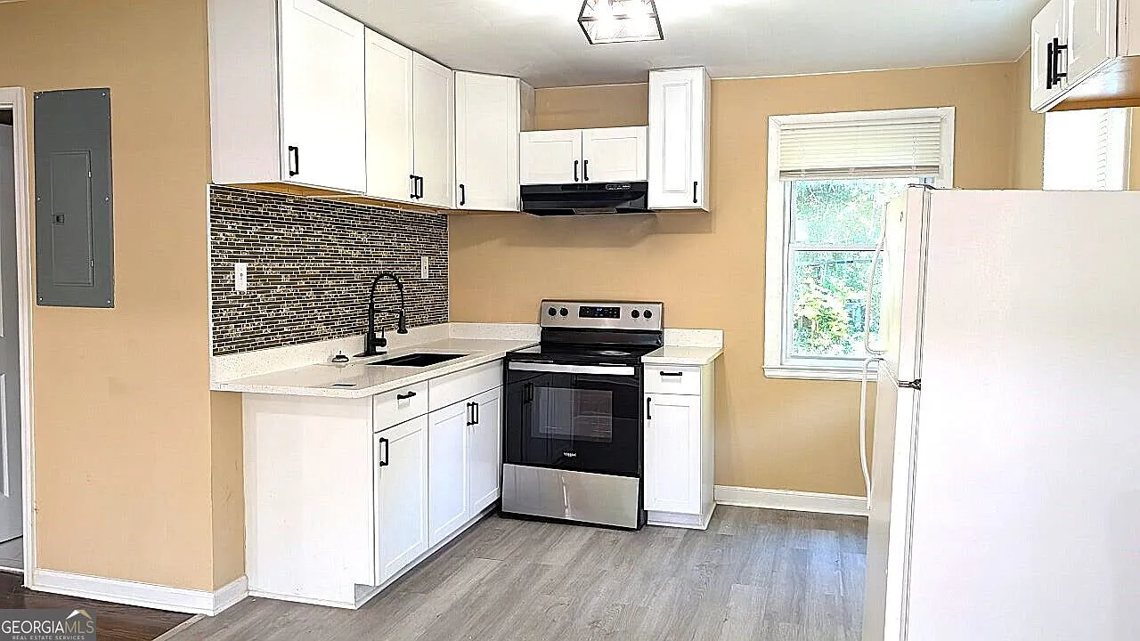 2 bed, 1.0 bath, 754 sqft, $900 — Photo 3
