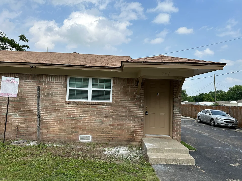 907 S Mesquite St #B