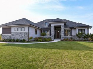 235 Four Winds Ct, Hartland, WI 53029
