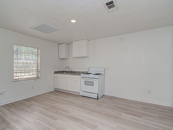 4th image of 7622 Delavan Dr