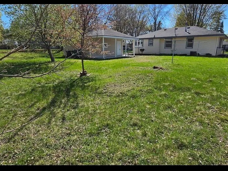 9109 Queen Ave S — Photo 15