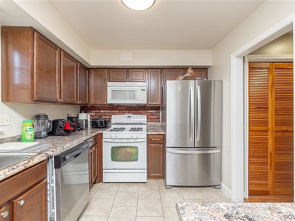 3rd image of 3107 S Battlebridge Dr