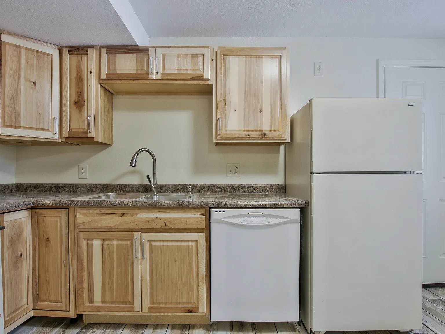 724 Laramie - 3 — Photo 2